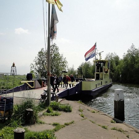 Bed And Breakfast De Dijk Zuid-Beijerland Exterior photo